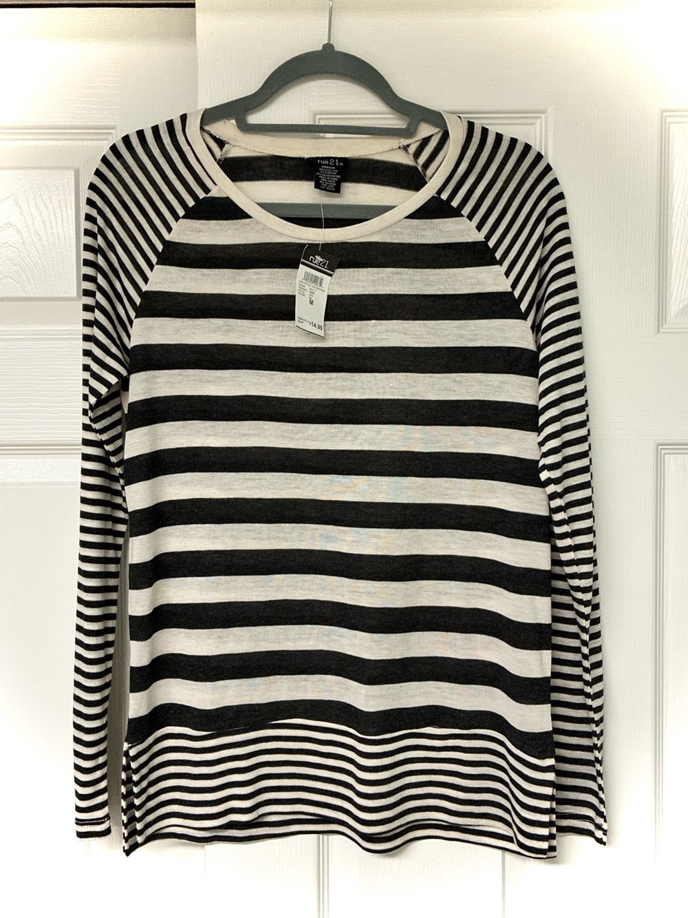 NWT rue 21® Striped Long Sleeve scoop neck, raglan,
Black, Cream. Size Medium